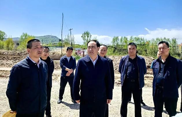 Pg电子游戏：何小明深入洮阳镇调研督导征地拆迁和城市管理工作(图2)